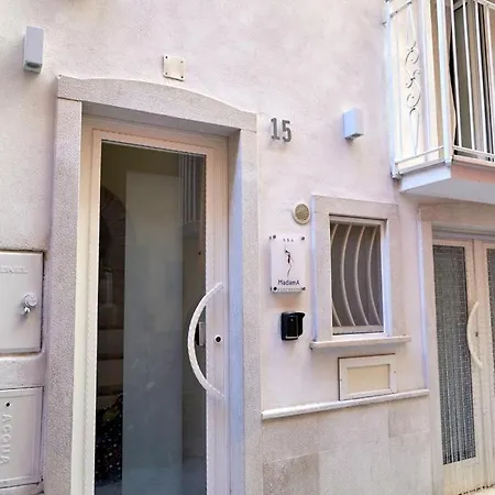 Madama Bed and Breakfast Γκαέτα