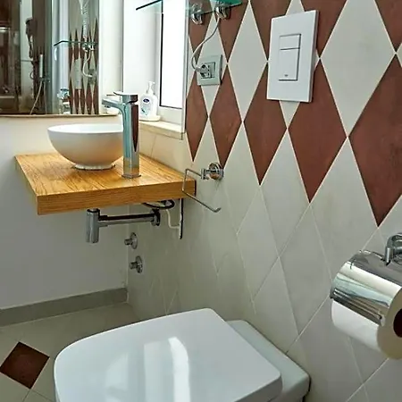 Madama Bed and Breakfast 3*